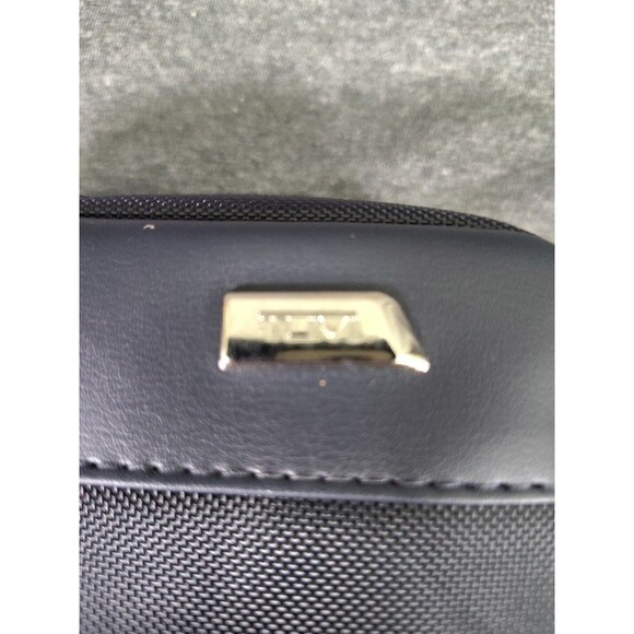 DELTA ONE TUMI  Traveling Soft Case Amenity Kit NEW Sealed - Picture 2 of 11